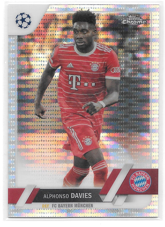 Alphonso Davies (FC Bayern Munchen) Pulsar Refractor Topps Chrome UEFA Club Competitions 22-23