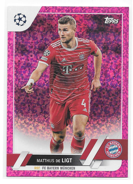 Matthijs de Ligt (FC Bayern Munchen) Pink Sparkle Topps UCC Flagship 22-23