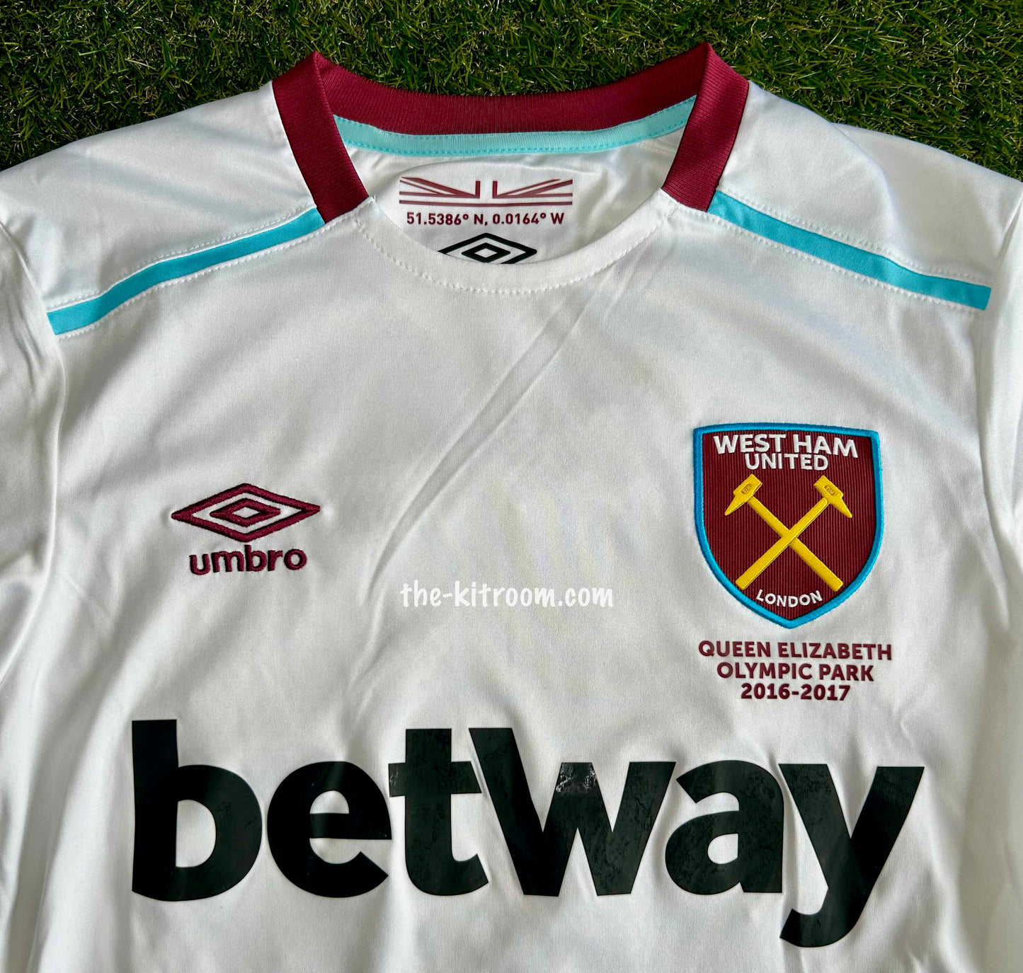 2016-17 West Ham United Away Football Shirt S