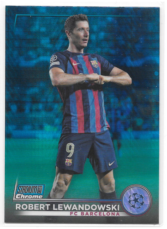 Robert Lewandowski (FC Barcelona) Blue Prism Refractor Topps Stadium Club Chrome 22-23